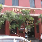 暑いマラッカ観光で疲れたら、マラッカ川沿いのHarper's　Restaurantへ