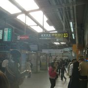 吉野線・南大阪線・橿原線（京都・奈良方面）の乗り換え駅です。