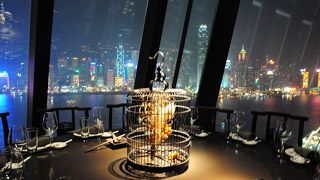 香港の夜景を見るなら絶対ここがおススメ！ハーバーの夜景が見渡せるレストラン！
