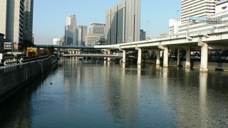 大阪市北区梅田北新地の中心にある北新地駅（きたしんちえき）