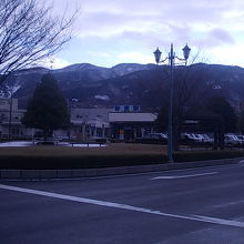 2012年1月現在の駅舎遠景