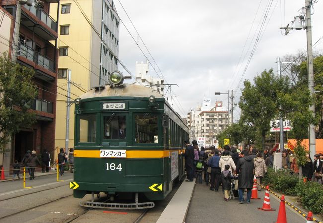 住吉大社の前にある路面電車の停留所です。