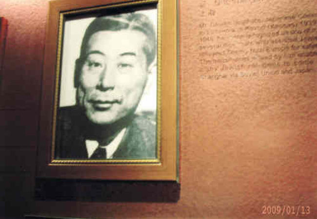 日本の外交官、杉原千畝の故事も紹介されている。摩西会堂