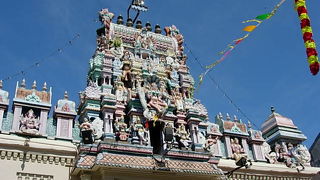 ヒンズー教の神像がたくさん。