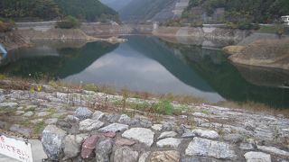 歩いても車でも1周できる