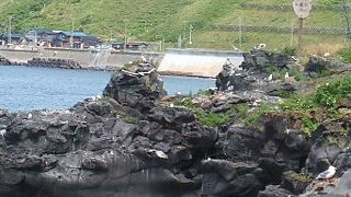 海岸線は面白い奇岩がいっぱい