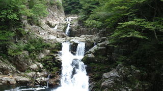 おばあちゃんの渡船で渡る三段峡