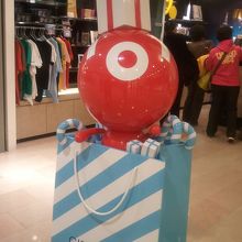 台北101のキャラクターのダンパー君です。