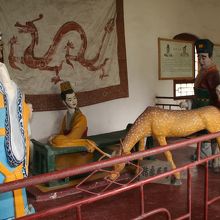 鹿を指して馬と為す「指鹿為馬」という話。日本の馬鹿の語源