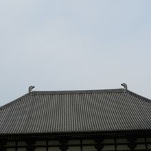 “天平の甍”を思わせる大屋根