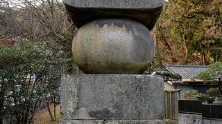 重要文化財の石清水八幡宮五輪塔