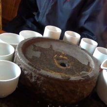 お店の方がお茶の入れ方を見せてくれます。