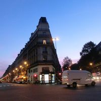 ホテルはこの大通りの一歩中なので、静かです。