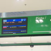 空港のようにゲートがたくさんあります。