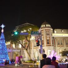 街並みで一際目立ち、大切に愛されている日本建築です。