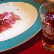 イベリコハム。本場のを食べた後でしたので、比較してみました