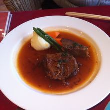 料理は本格的で美味しいですよ