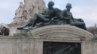 衛兵交替式が無い日でも行かれる事をお勧めします。