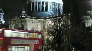 ライトアップされたクーポラが美しいです！