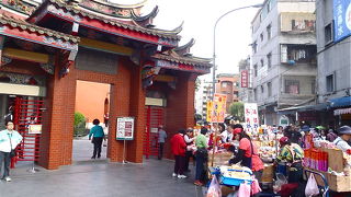 台湾の人の信仰心に習って　行天宮へ行こう☆