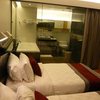 バスルームがガラス張り。素敵(笑)