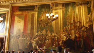 「ナポレオンの戴冠式」　間違い探しをしてみよう。