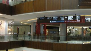 ドバイで一番大きなショッピングモール。