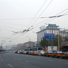 美術館前の東四西街