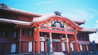 朱色が映える琉球のなごり