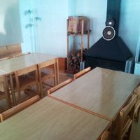 暖炉付きの食堂