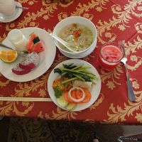 朝食。ジュースは生絞りです。