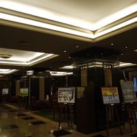 ホテル内、各所に飾られている絵画