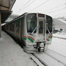 山形駅で山形新幹線から仙石線に乗り換え