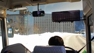 真駒内から無料送迎バスで。