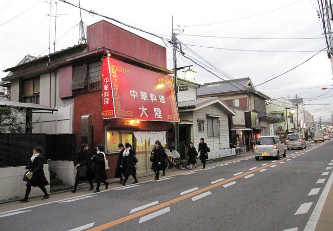 北鎌倉駅前のカジュアルなラーメン店です