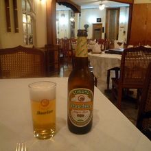 こんな雰囲気。左にステージがあります。