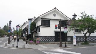 鶴ヶ城に近く酒造りのいろいろが学べる酒蔵を利用した歴史館