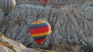 奇岩を空から眺められる気球は最高です！
