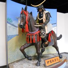 入り口で迎えてくれる政宗公