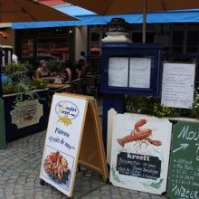 表側はレストラン