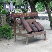 ビーチ脇に大戦の跡が・・・