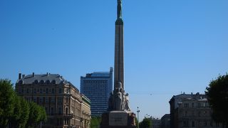 ラトビア独立の記念碑