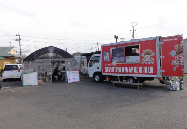 移動する窯焼きピザやさん Pizzeria BAMBINACCIO ！