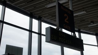 国内線と国際線は移動不可！！