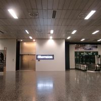 入り口、目立ちません。