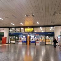 ホテルを出ると駅です。