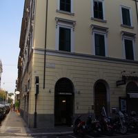 空港からはバスで到着すると近くて便利です。