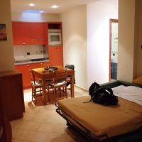 Apartmentroom、ホテルから徒歩5分離れています。