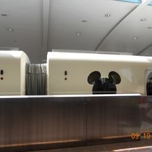 窓の形がミッキー♪