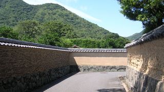 静かな住宅地の中にあります